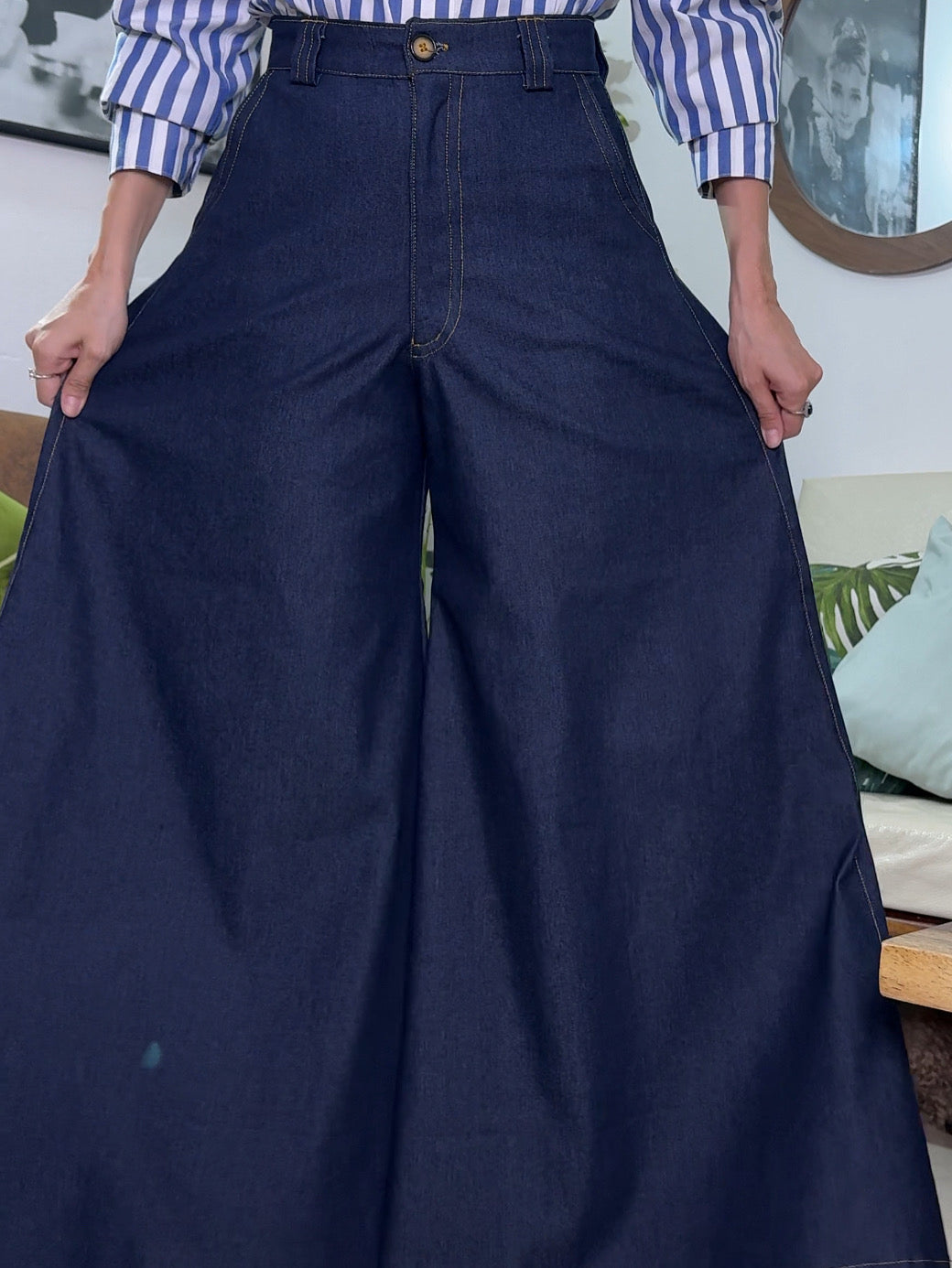 THE EXXTRA JEANS