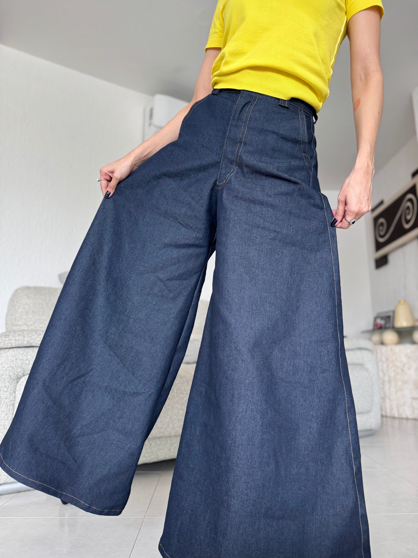 THE EXXTRA JEANS